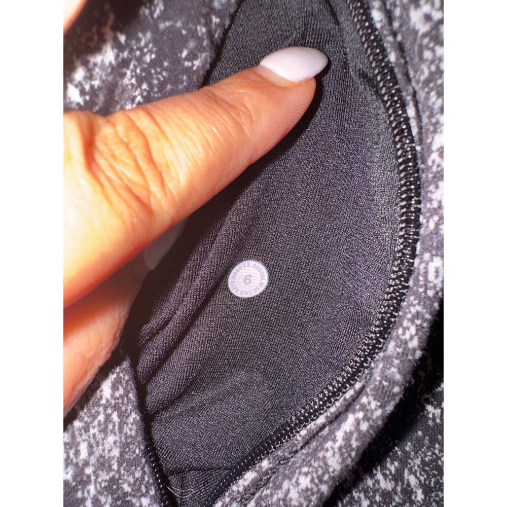 LULULEMON Outrun the Elements 1/2 Zip Pullover in Misted Jacquard Black White - Picture 7 of 8